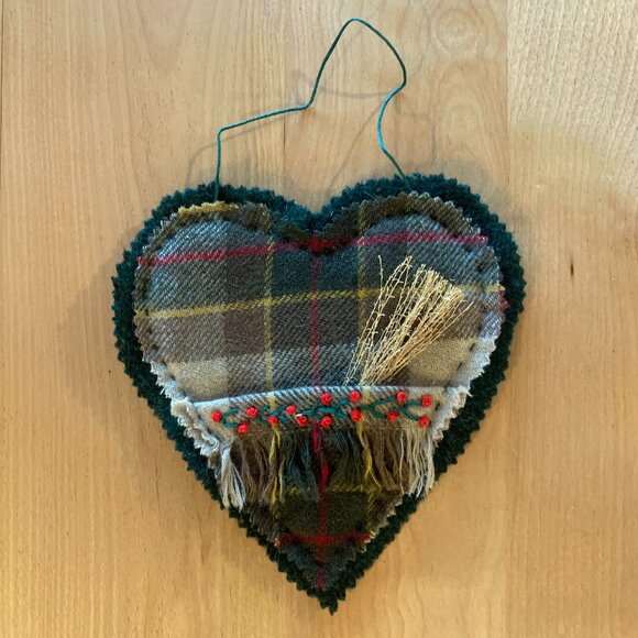 POCKET HEART 100% Wool Christmas Ornament - Picture 2 of 4